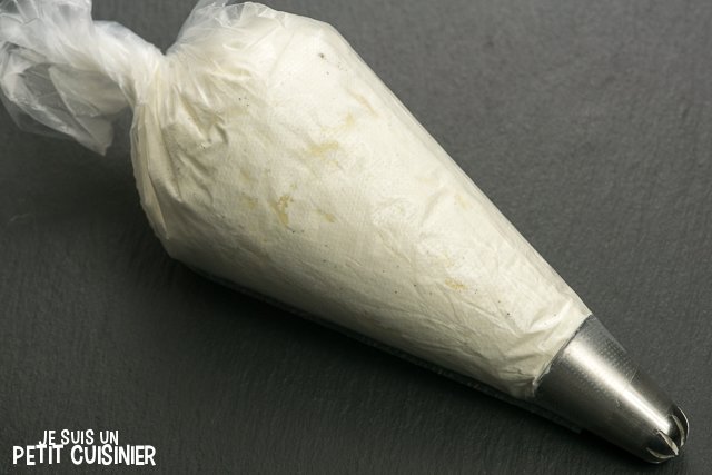Crème Chantilly dans une poche à douille